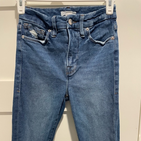 GOOD AMERICAN Women’s Distressed Raw Edge Jeans - Picture 3 of 8